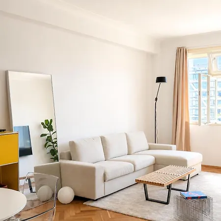 1 Station Smart Tv, 55m2 *